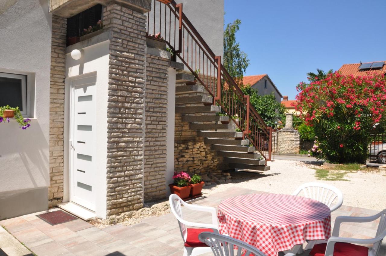 Apartments Natasa Pula Exterior photo